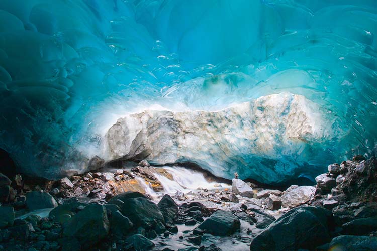 ธารน้ำแข็งเมนเดนฮอลล์ (Mendenhall Glacier Caves)